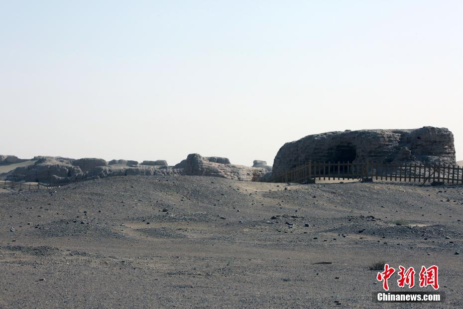 Les ruines de la ville noire sur l'ancienne route de la soie