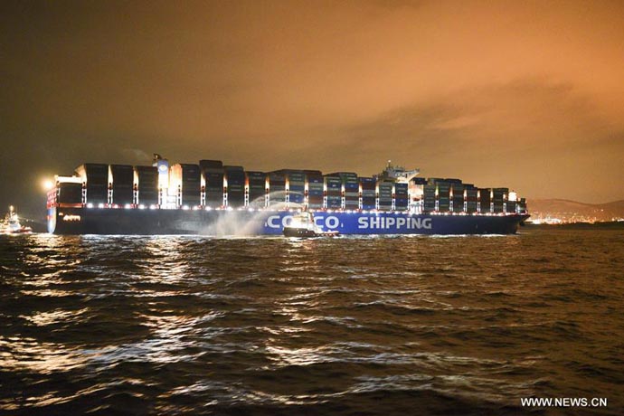 Accostage au port du Pirée du porte-conteneurs chinois COSCO Shipping Taurus