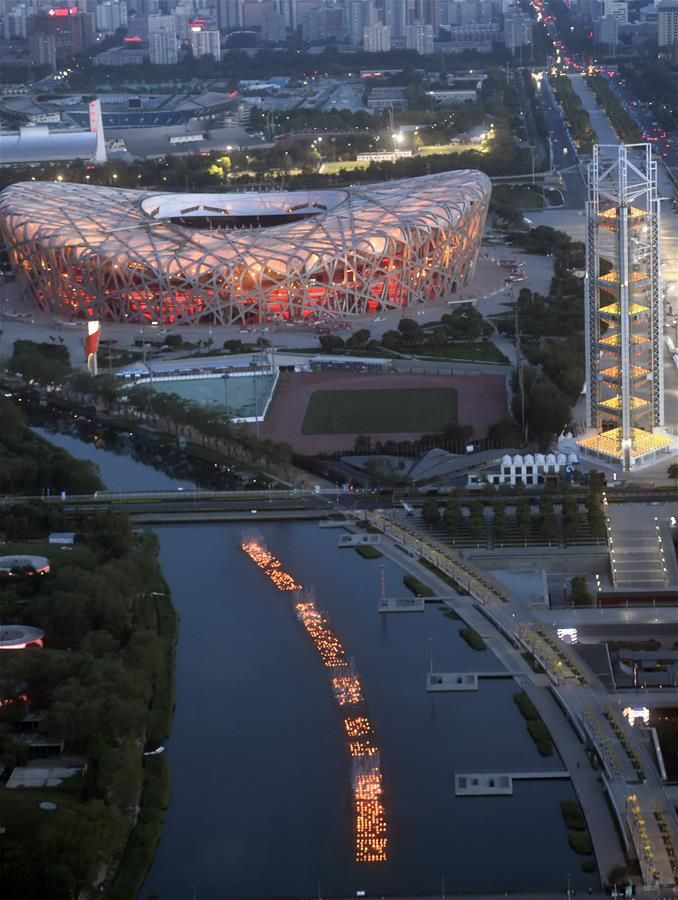 Beijing illuminée pour le Forum de ＂ la Ceinture et la Route ＂  pour la coopération internationale