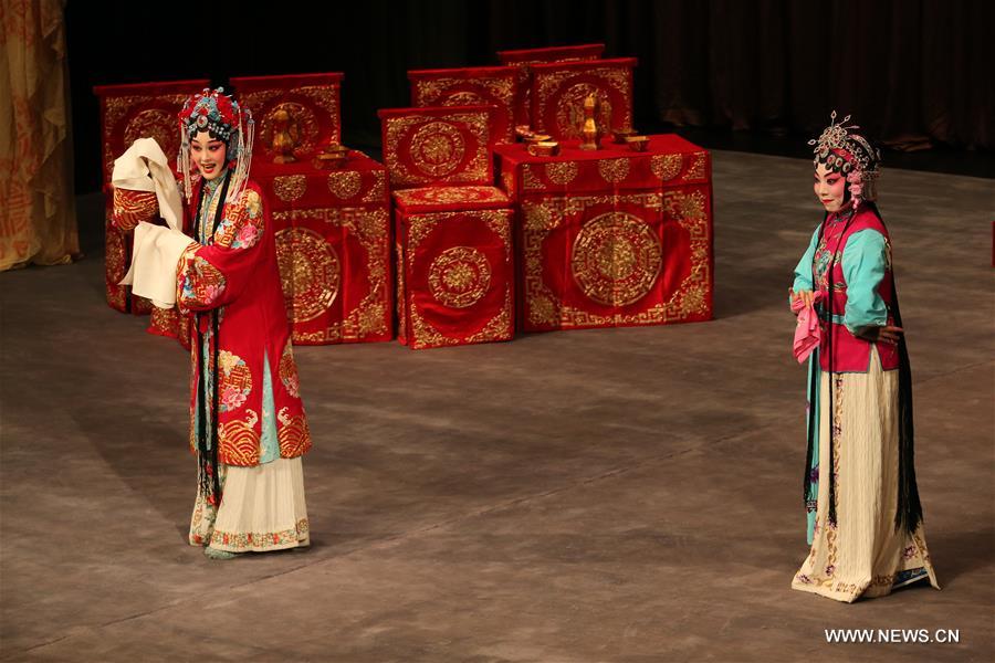 Un spectacle de l'Opéra de Pékin à Athènes