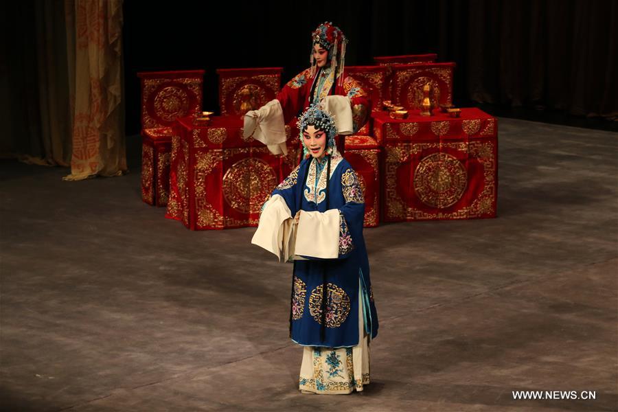 Un spectacle de l'Opéra de Pékin à Athènes