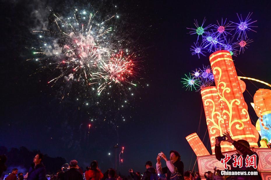 Kunming : une grande foire des lanternes pour la Fête du Printemps