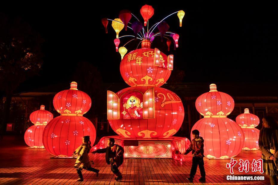 Kunming : une grande foire des lanternes pour la Fête du Printemps