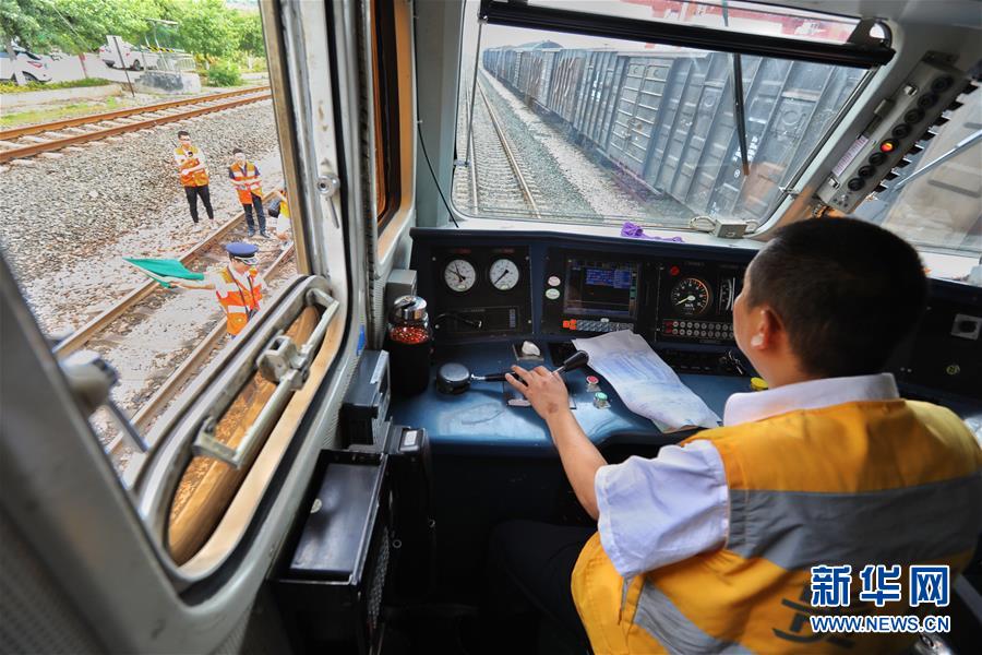 Guizhou : la première ligne ferroviaire de l'initiative de « La Ceinture et la Route » dans le Guizhou mise en service