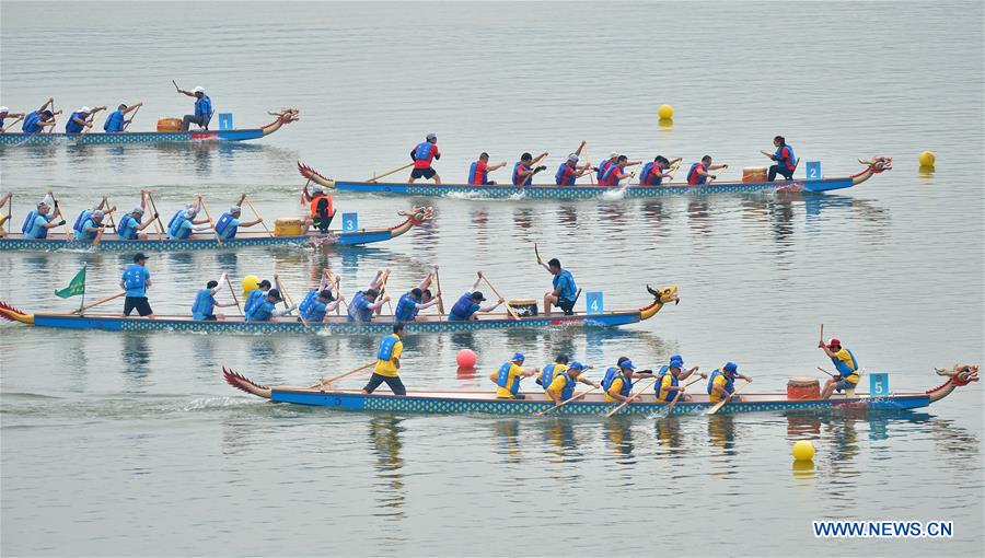 Chine : activités folkloriques à l'approche de la fête des bateaux-dragons