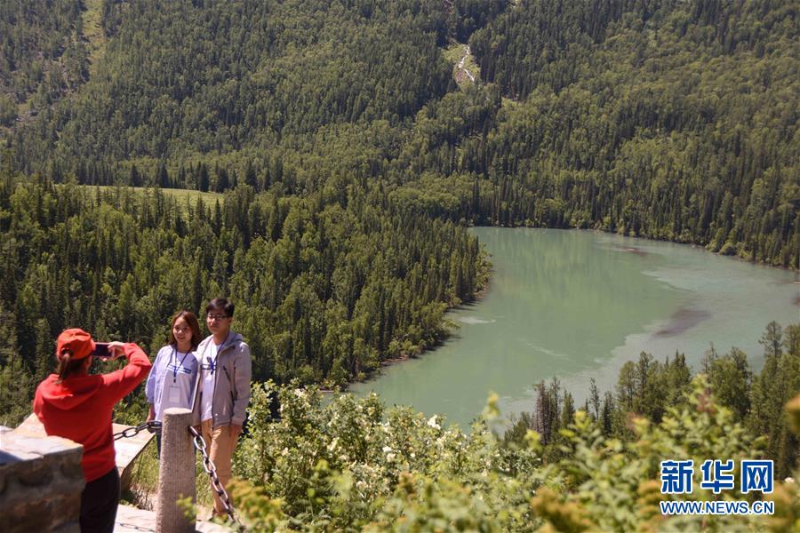 Xinjiang : la beauté estivale et le tourisme en plein essor