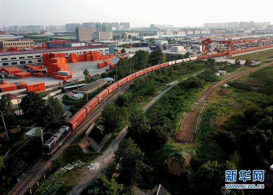 Henan : 5e anniversaire de la mise en service des trains de fret Chine-Europe à la gare de Zhengzhou