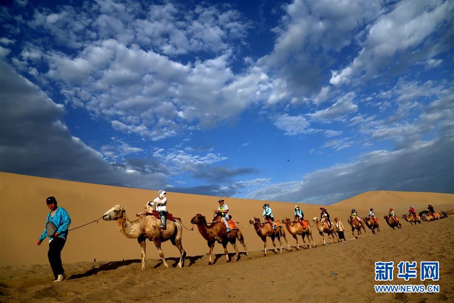 Gansu : les magnifiques paysages des « sables chantants » de Dunhuang