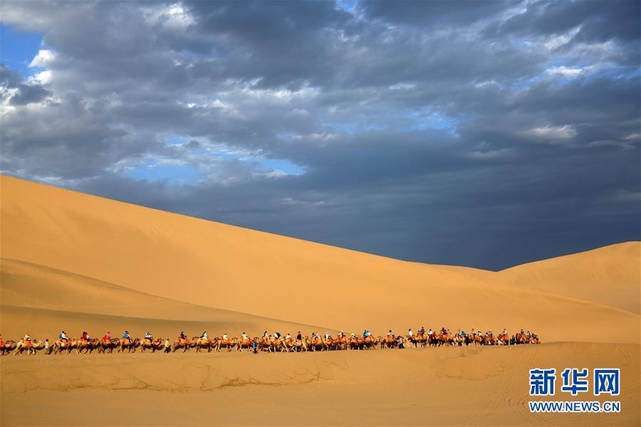 Gansu : les magnifiques paysages des « sables chantants » de Dunhuang