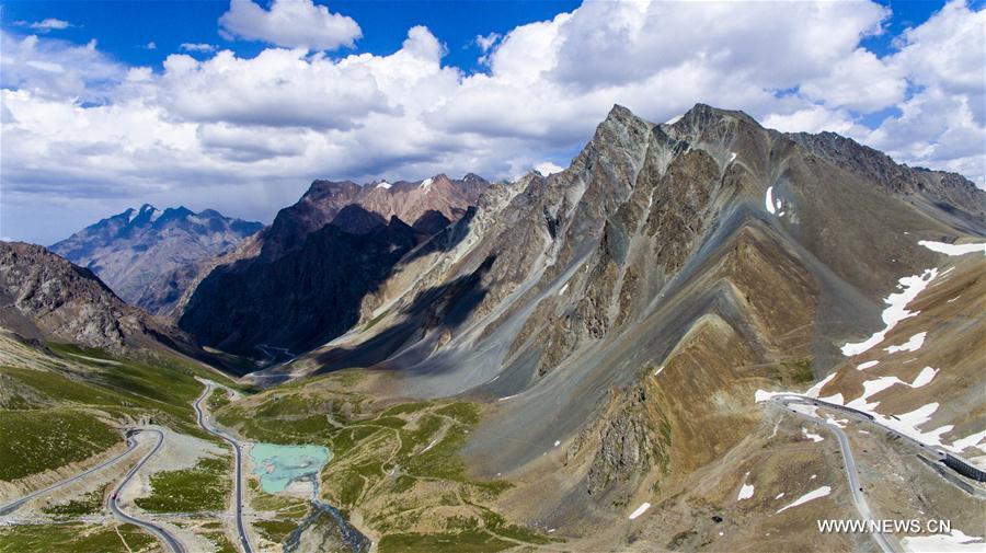 Chine : construction de routes au Xinjiang