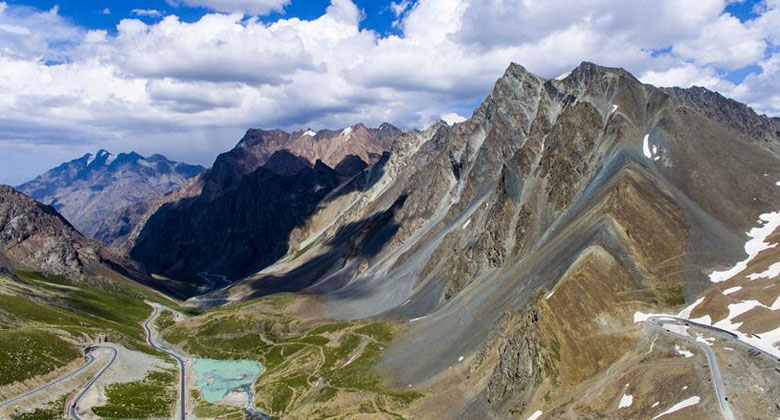 Chine : construction de routes au Xinjiang