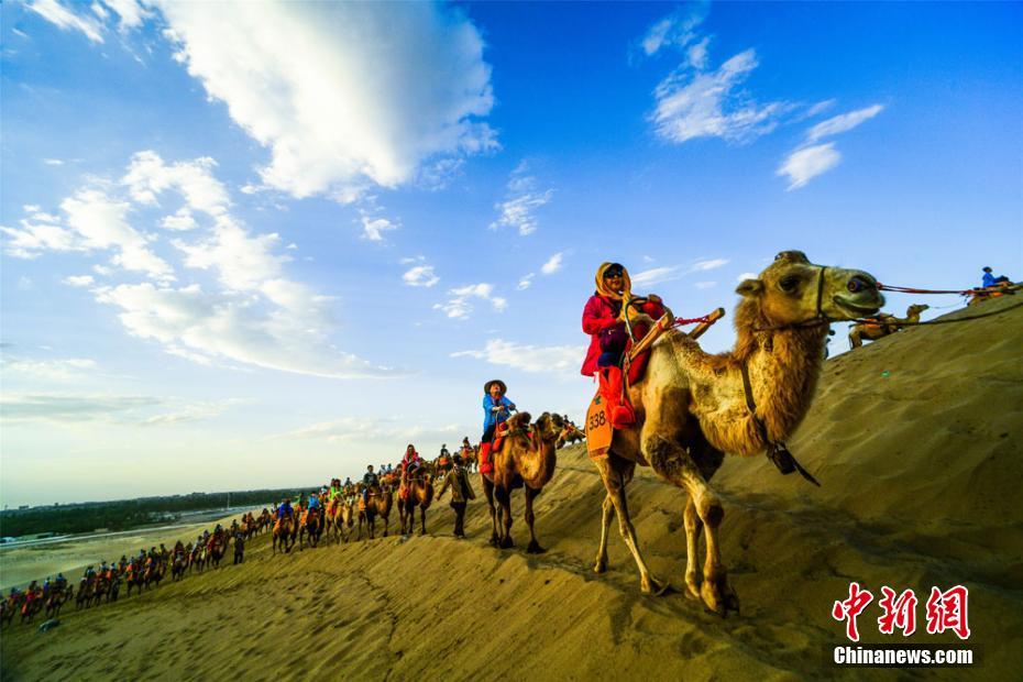 Gansu : la ville de Dunhuang en pleine période touristique