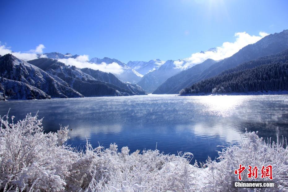 Xinjiang : la beauté hivernale du lac Tianchi