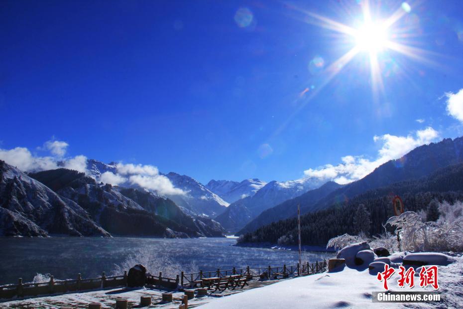 Xinjiang : la beauté hivernale du lac Tianchi