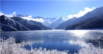 Xinjiang : la beauté hivernale du lac Tianchi