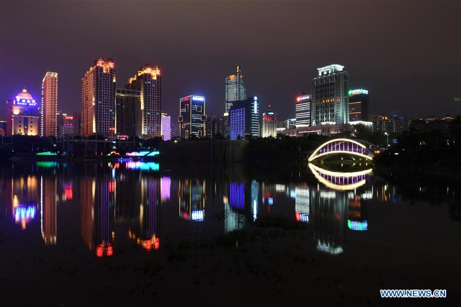 Chine: vue nocturne de la ville de Nanning