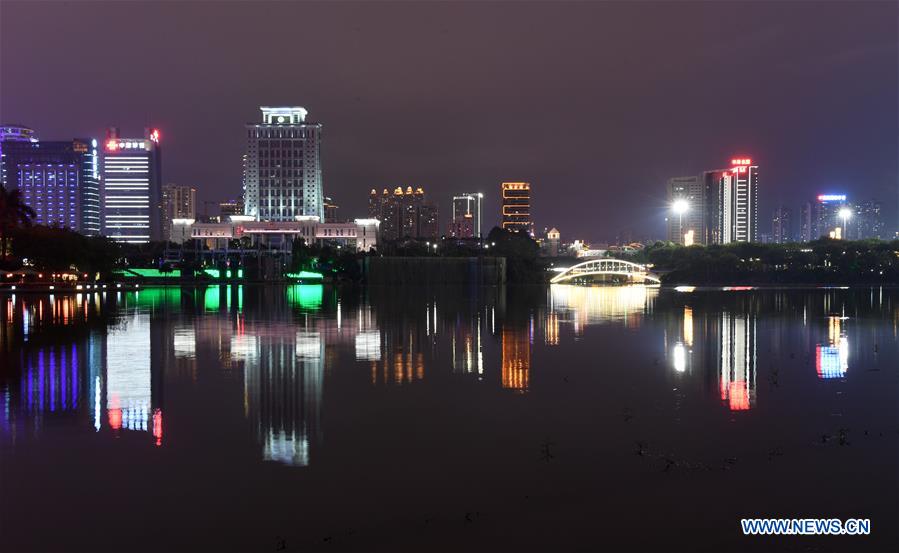 Chine: vue nocturne de la ville de Nanning