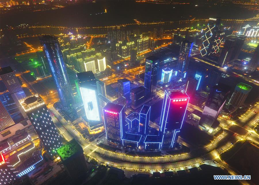 Chine: vue nocturne de la ville de Nanning