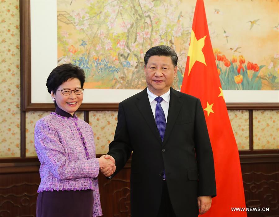 Xi Jinping rencontre les chefs de l'exécutif des Régions administratives spéciales de Hong Kong et de Macao