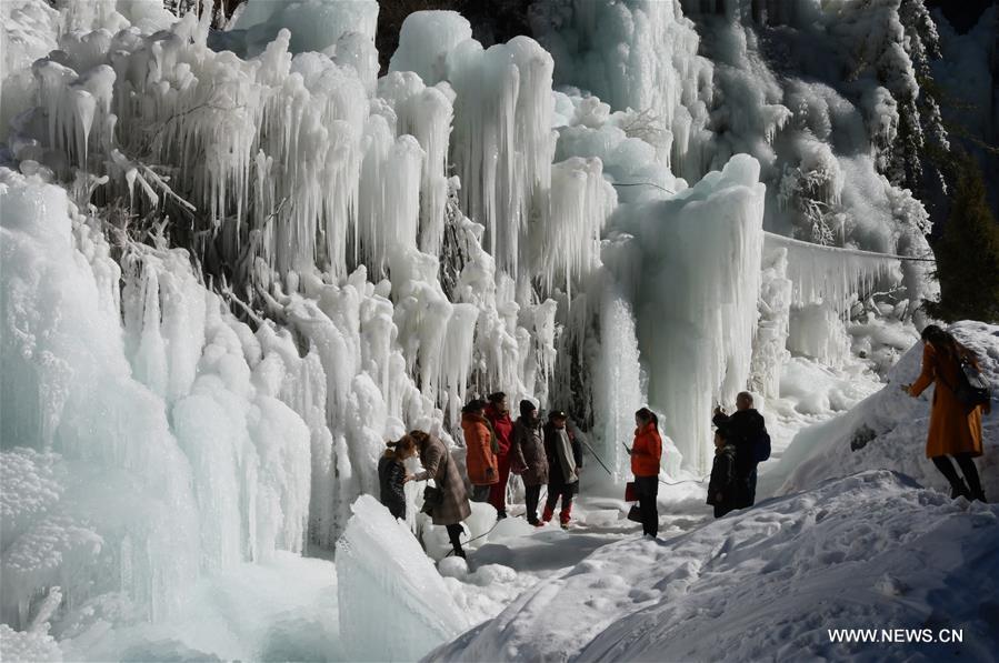 Des glaçons au site pittoresque de Dadunxia dans le nord-ouest de la Chine