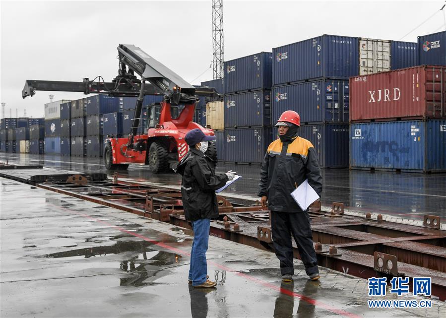 Xinjiang : le centre logistique d'Urumqi s'élargit pour s'adapter à l'augmentation du trafic Chine-Europe