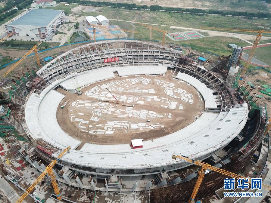 La moitié des travaux de construction du stade financé par la Chine au Cambodge est terminée