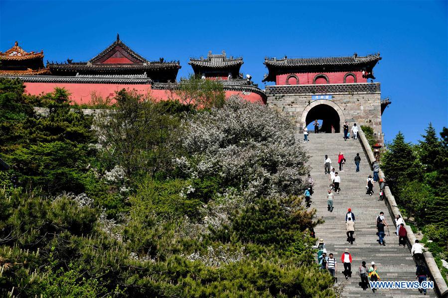 Chine : paysages magnifiques des monts Taishan et Emei