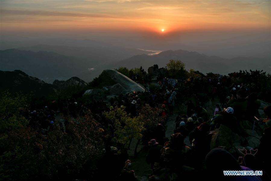 Chine : paysages magnifiques des monts Taishan et Emei