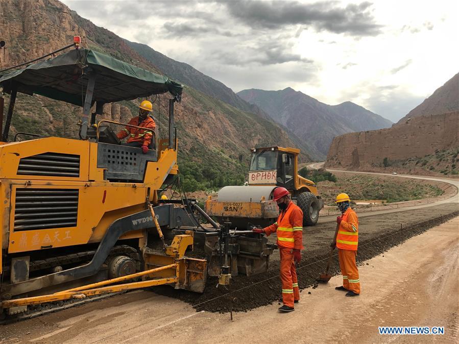 La route construite par la Chine à Djalalabad, au Kirghizistan