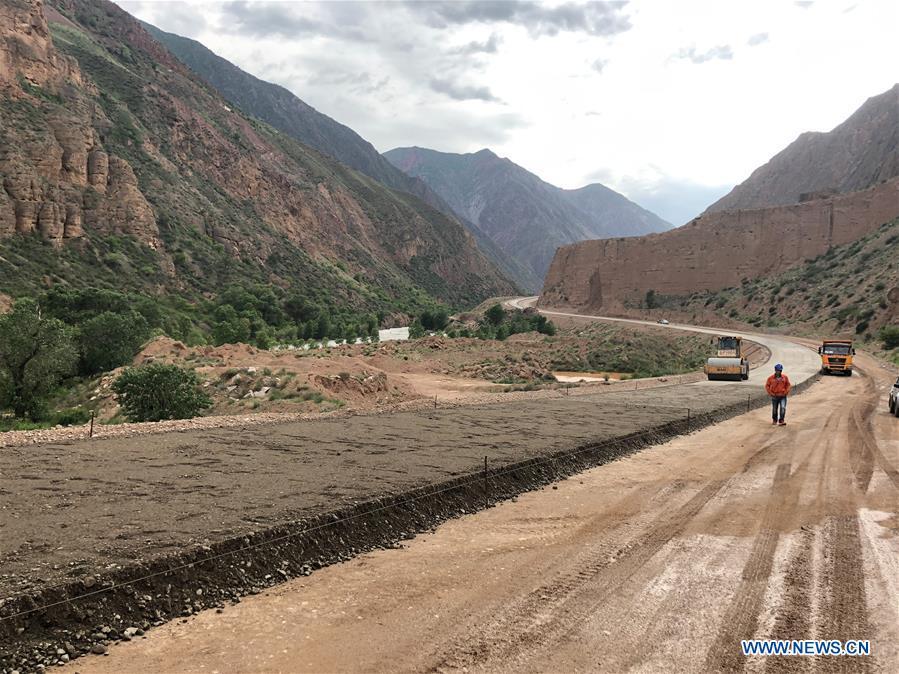 La route construite par la Chine à Djalalabad, au Kirghizistan