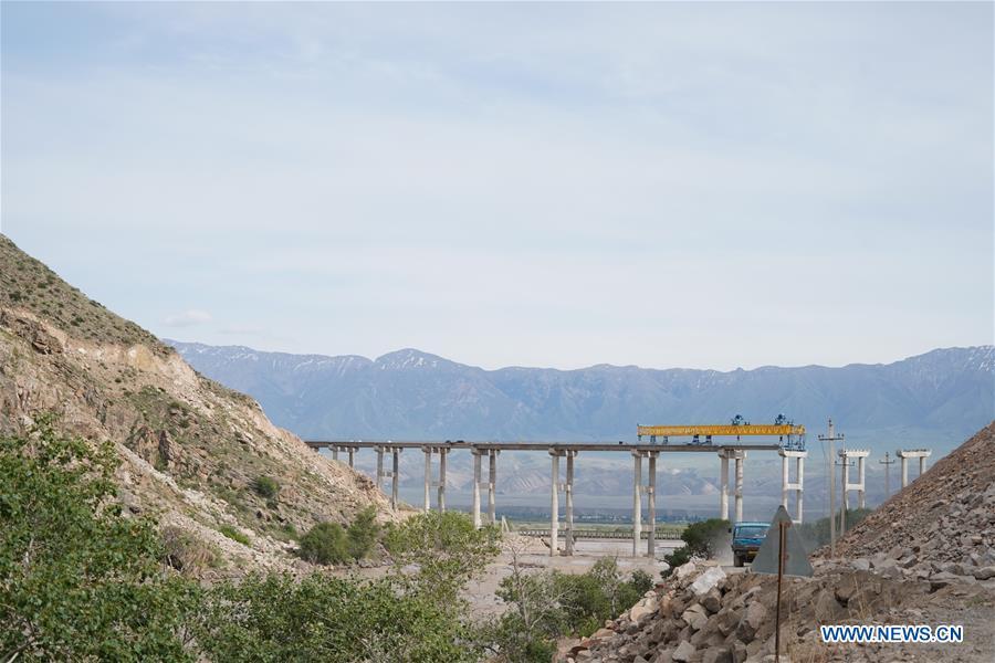 La route construite par la Chine à Djalalabad, au Kirghizistan