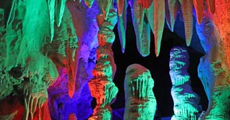 Une grotte karstique dans le nord-est de la Chine