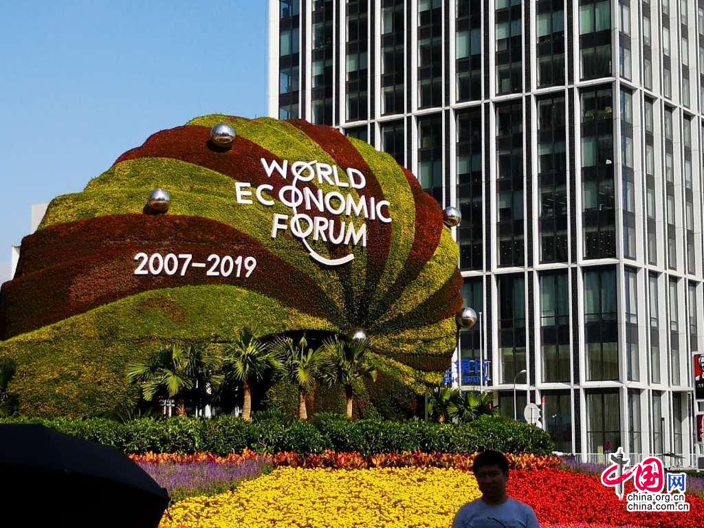 La ville de Dalian embellie avant l’ouverture du Forum de Davos d’été