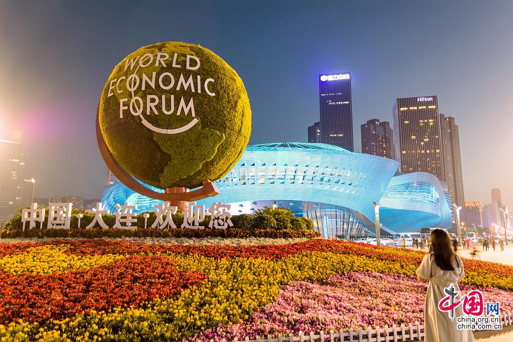 La ville de Dalian embellie avant l’ouverture du Forum de Davos d’été