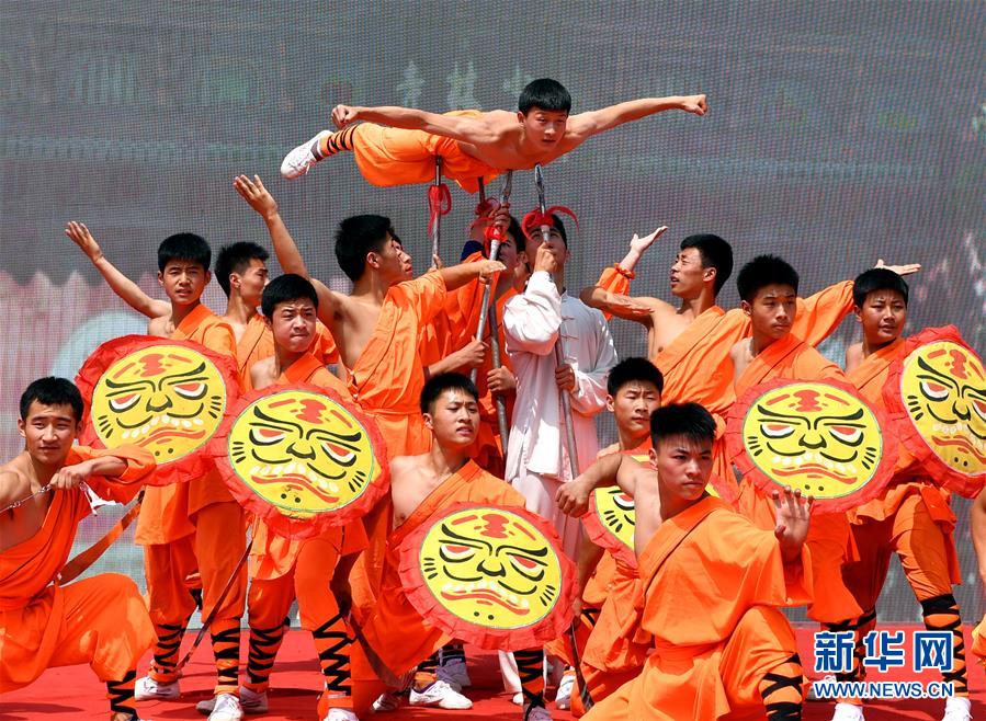 Chine : spectacle d'arts martiaux au temple Shaolin