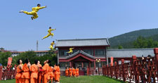 Chine : spectacle d'arts martiaux au temple Shaolin