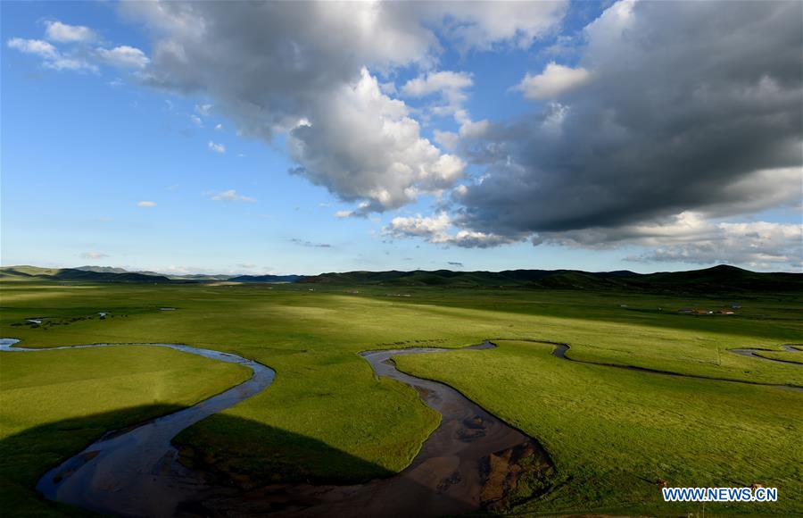 Chine: paysages de pâturages en Mongolie intérieure