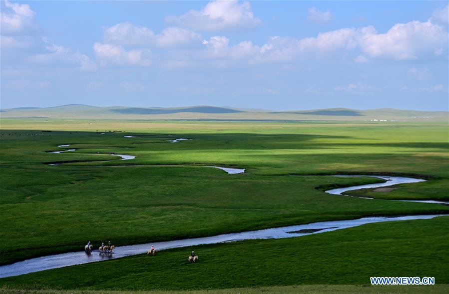 Chine: paysages de pâturages en Mongolie intérieure