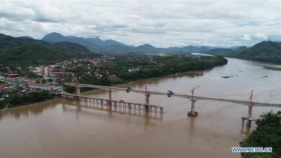 Achèvement du pont ferroviaire Chine-Laos sur le Mékong