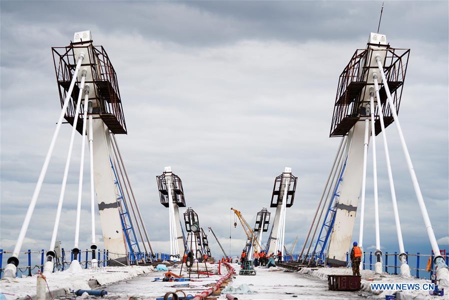 Construction d'un pont autoroutier reliant la Chine à la Russie