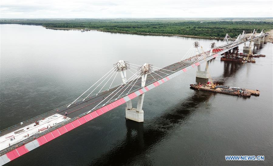 Construction d'un pont autoroutier reliant la Chine à la Russie