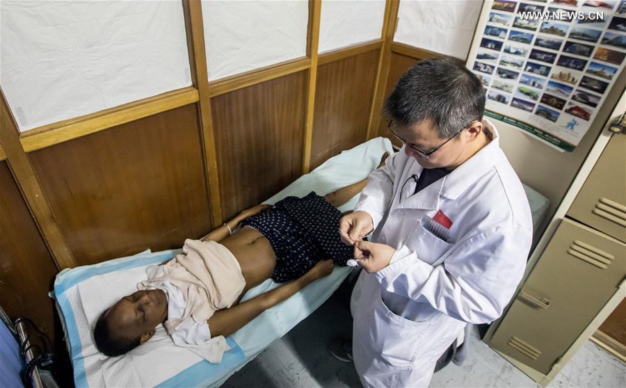 Depuis des décennies, les médecins chinois aident à revitaliser la santé publique en Afrique