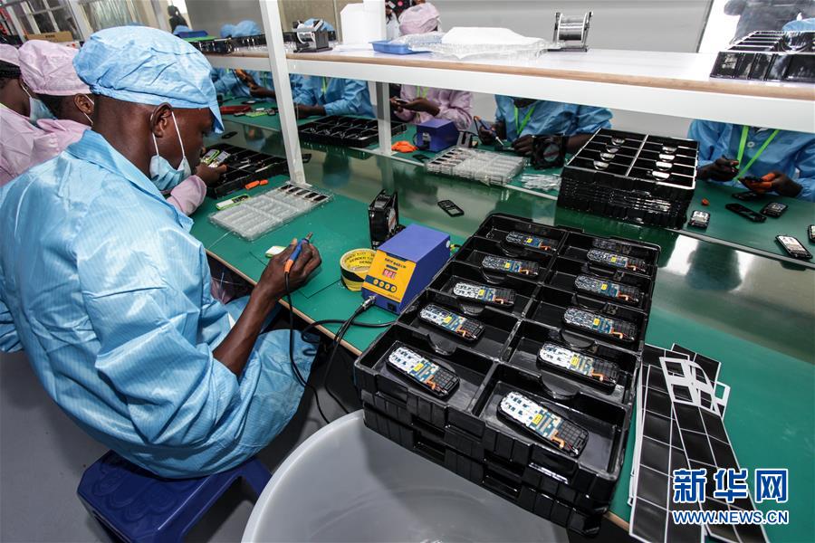 Ouverture en Ouganda d’une usine d’assemblage de téléphones mobiles à investissement chinois