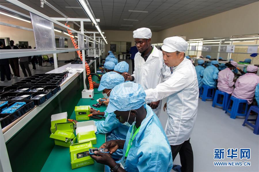 Ouverture en Ouganda d’une usine d’assemblage de téléphones mobiles à investissement chinois