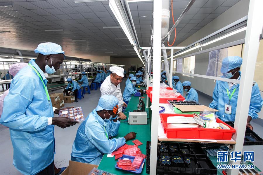 Ouverture en Ouganda d’une usine d’assemblage de téléphones mobiles à investissement chinois