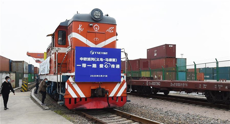 Un train de fret Chine-Europe envoie des fournitures de lutte contre le virus en Espagne