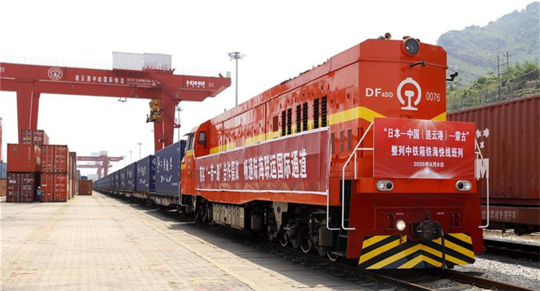 Le premier train de la ligne de transport maritime-ferroviaire Japon-Chine-Mongolie a terminé son étape chinoise