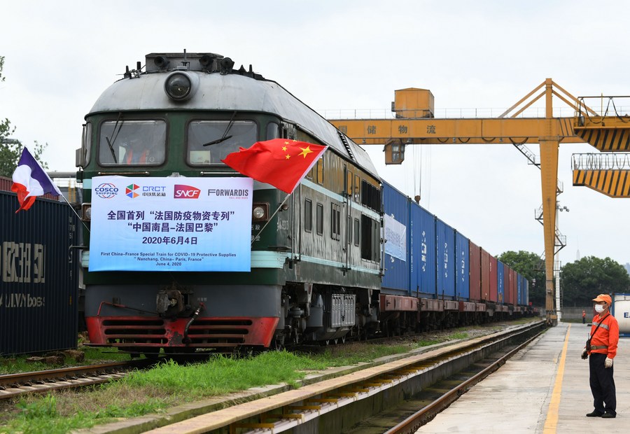 Arrivée à Paris d'un train de fret chinois chargé de matériel de protection contre le COVID-19