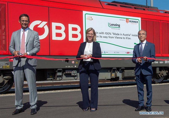    Un train chargé de marchandises fabriquées en Autriche quitte Vienne pour la Chine