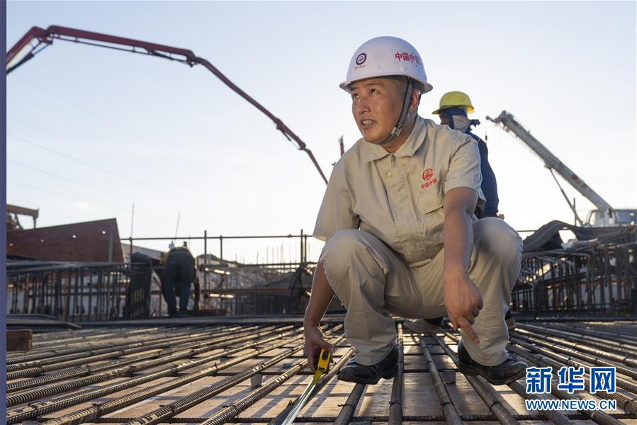 Les ingénieurs chinois bravent la pandémie et accélèrent la construction du chemin de fer Chine-Laos